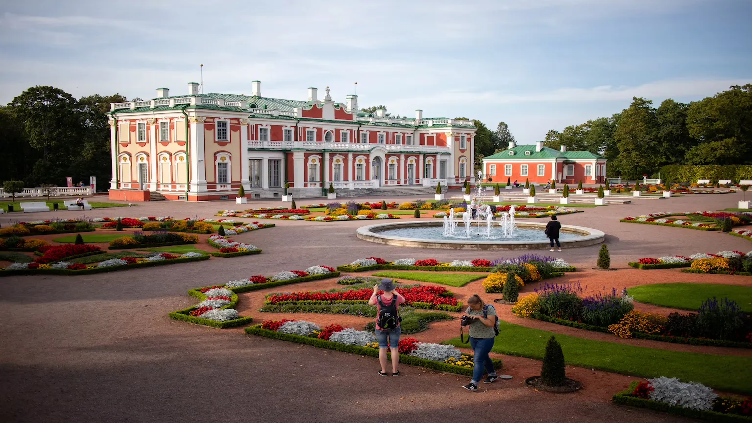 Kings of Tallinn Autumn Edition 2026 -pokeriturnauksen finaalipöytä Tallinnassa, jossa pelaavat suomalaiset Juhani Hassi ja Julius Kettunen