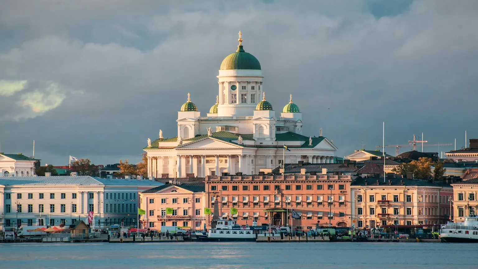 Rahapelimainonta kasvaa Suomessa samalla kun haittojen ehkäisyltä leikataan rahoitusta