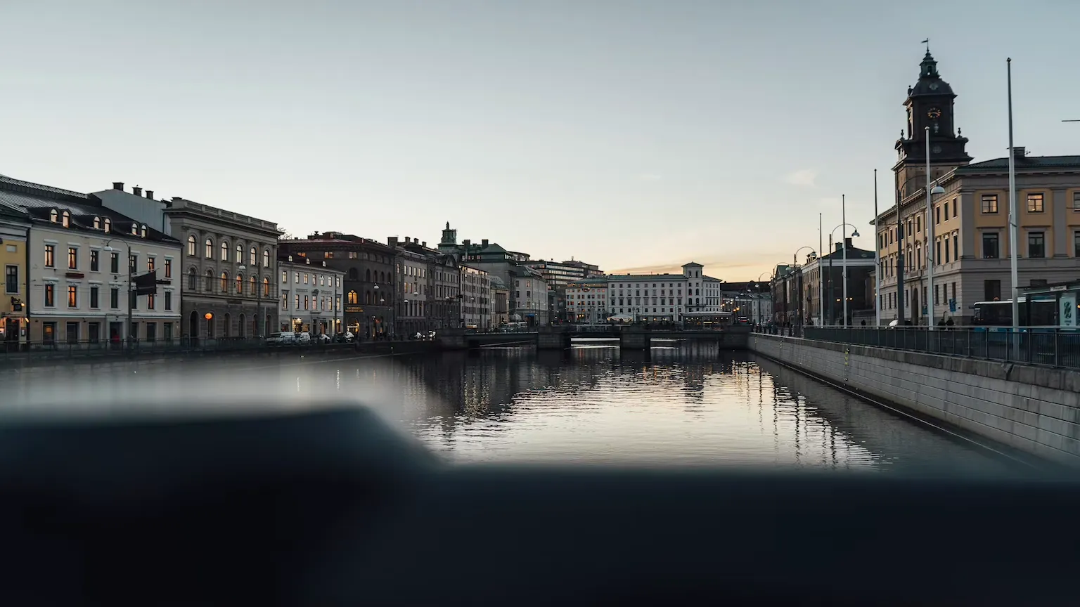 Ruotsin Spelinspektionenin valvontaa, Svenska Speliä ja rahapelioperaattorien johtohenkilöiden soveltuvuutta kuvaava kuvitus